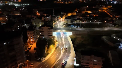 Gebze Eskihisar Feribot Yolu Köprülü Kavşağı Tamamlandı: Işıl Işıl Aydınlatmayla Trafik Rahatladı