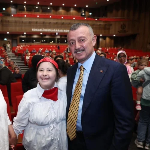 Kocaeli’de Down Sendromlu Gençlerden Başkan Büyükakın’a Duygulandıran Sürpriz