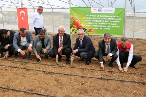 Kocaeli Büyükşehir’den Gebze Çiftçisine 7 Milyon TL’lik 500 Bin Sebze Fidesi Desteği