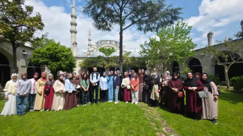 İstanbul’da Hem Okutan Hem Gezdiren Proje: Ahmet Murat ile Kitap, Şehir ve Medeniyet Buluşması