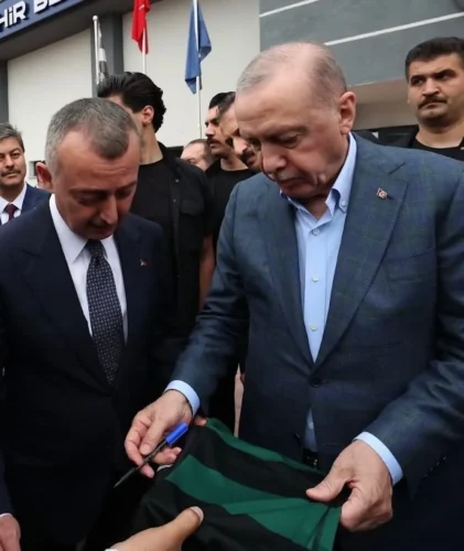 Kocaelispor Müzesi İçin Cumhurbaşkanı Erdoğan’dan Forma İmzası