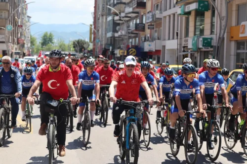 Kocaeli’de 19 Mayıs EnFest Coşkusu: Başkan Büyükakın Gençlerle Pedal Çevirdi