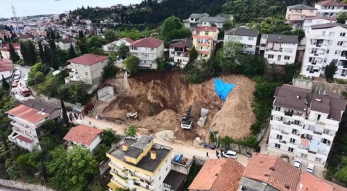 İzmit’te Temel Kazısında Toprak Kayması: 5 Bina Tahliye Edildi, Vatandaşlar Belediyeye İsyan Etti