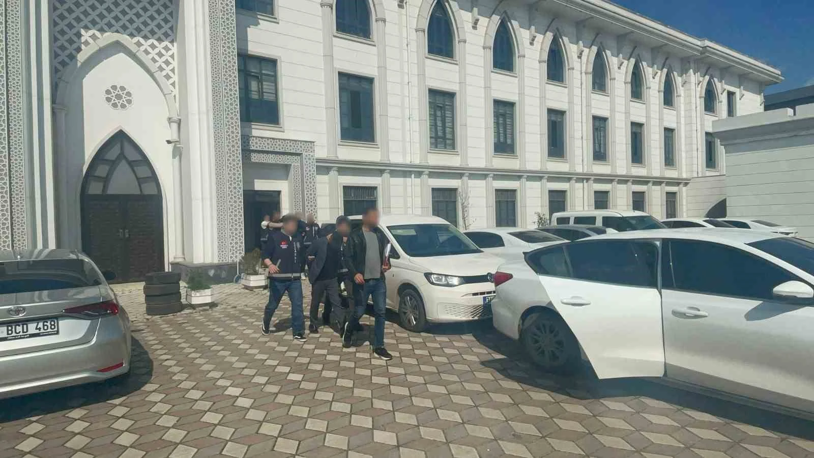 Kocaeli Darıca’da 25 Bin TL’lik Laptop Çalan 3 Hırsız Tutuklandı