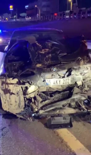 Kocaeli Körfez D100’de Zincirleme Kaza: 3 Yaralı, Araçlar Hurdaya Döndü