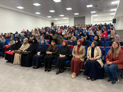AK Kadınlar Şehitlerimizi Dualarla Andı