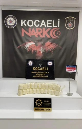 Kocaeli İzmit’te Otobüste Narkotik Operasyonu: Vücutlara Sarılı 7 Kg Metamfetaminle 2 Tutuklama