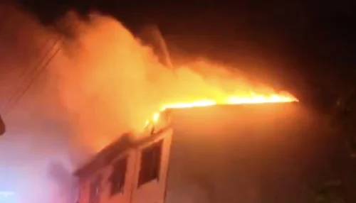 Kocaeli Darıca’da Çatı Yangını Korkuttu: Can Kaybı ve Yaralı Yok