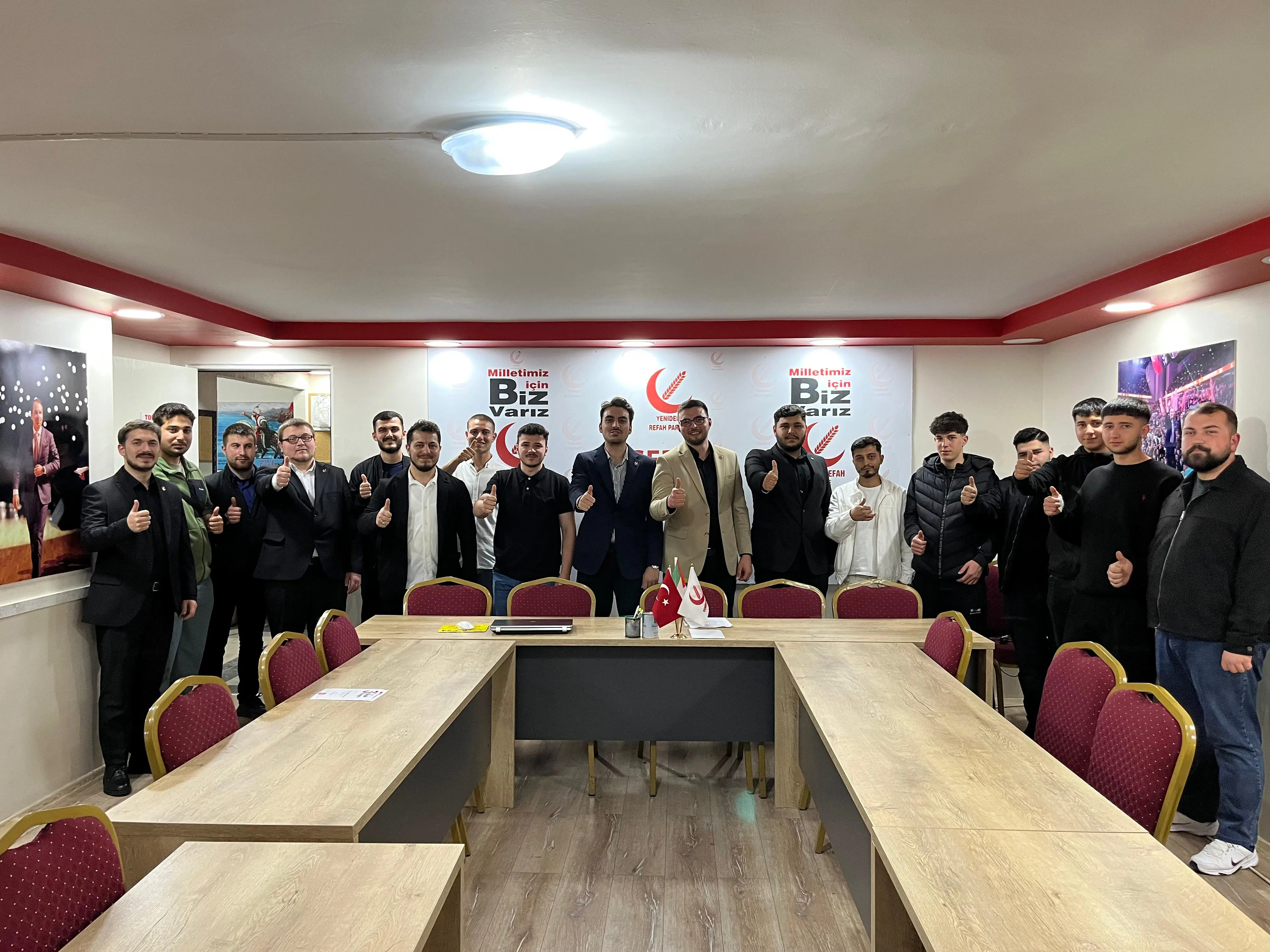 SAADET VE YENİDEN REFAH GENÇLİĞİ BİR ARAYA GELDİ SAADET VE YENİDEN REFAH GENÇLİĞİ BİR ARAYA GELDİ
