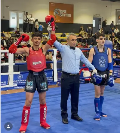 GÜNEŞ’TEN MUAY THAİ’DE BRONZ MADALYA