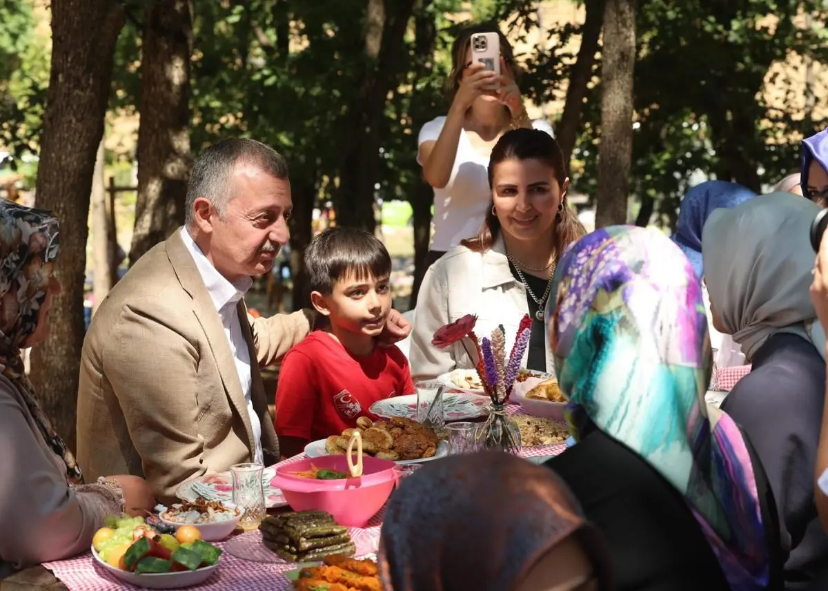 BÜYÜKAKIN’IN VİZYONU, MALKOÇ’UN ENERJİSİ BÜYÜKAKIN’IN VİZYONU, MALKOÇ’UN ENERJİSİ