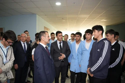 VALİ  AKTAŞ’TAN LİSESE ZİYARETİ