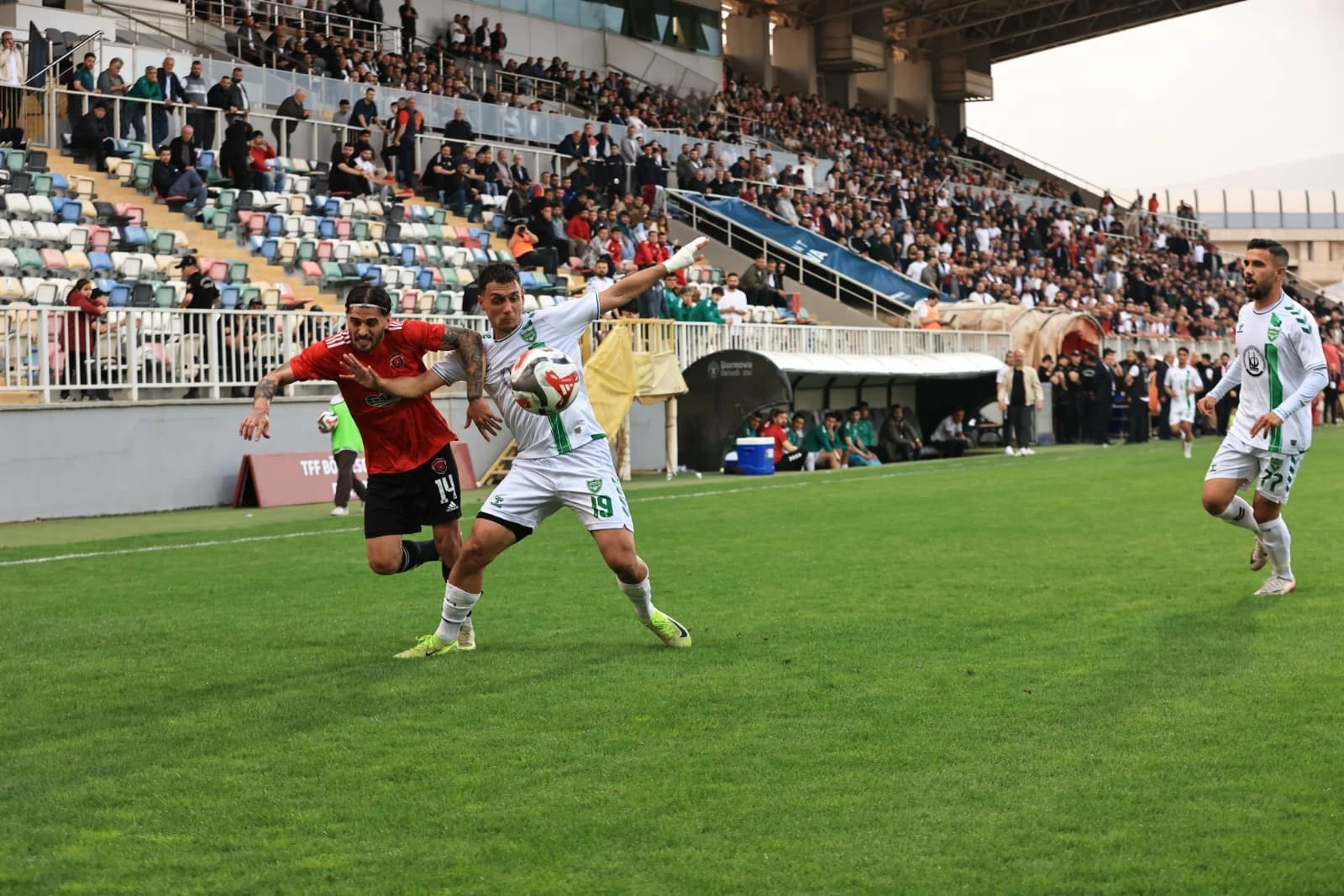 GÖLCÜKSPOR REKOR MÜCADELENİN ARDINDAN REKABETİ KAZANDI GÖLCÜKSPOR REKOR MÜCADELENİN ARDINDAN REKABETİ KAZANDI