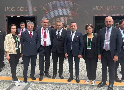 Yıllara Meydan Okuyan Dostluğu Yıllara Meydan Okuyan Dostluğu