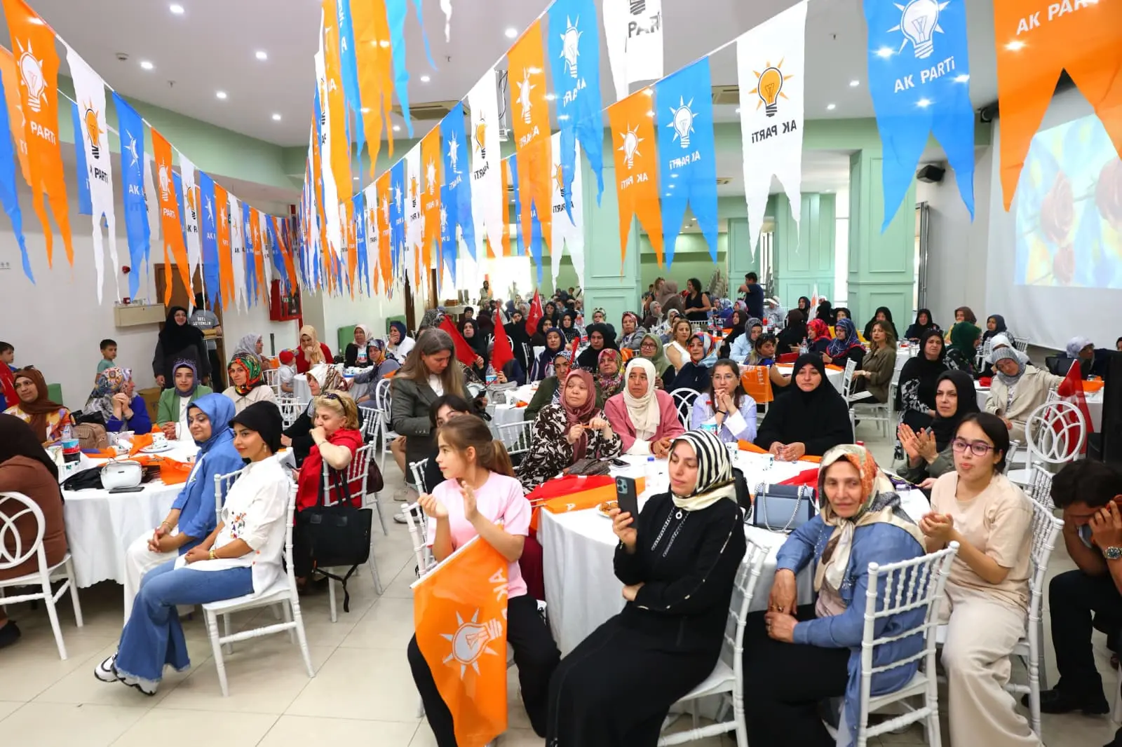 Darıca’da AK Parti Kadın Kolları’ndan Ahde Vefa Darıca’da AK Parti Kadın Kolları’ndan Ahde Vefa
