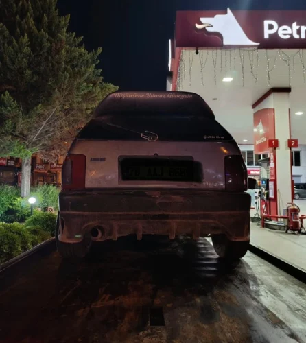 Kocaeli’de Trafik Kavgası Dehşeti: 3 Yaralı, 900 Bin TL Ceza ve Ehliyetlere El Konuldu