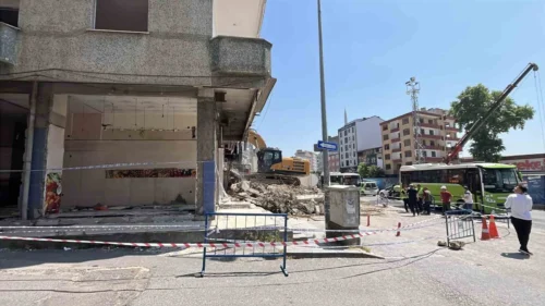 Kocaeli Gebze’de Kentsel Dönüşüm Başladı: İlk Riskli Bina Yıkıldı