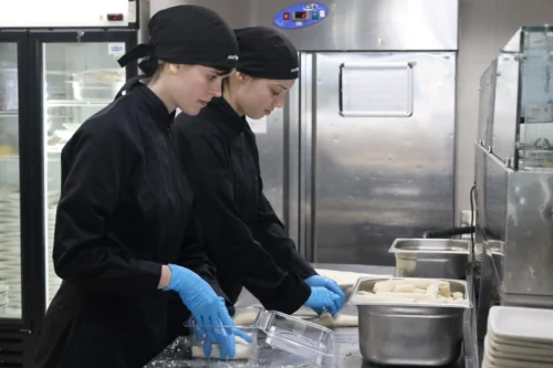 Hollandalı Erasmus Öğrencileri Kocaeli Antikkapı’da Türk Mutfağını ve Kültürünü Deneyimledi