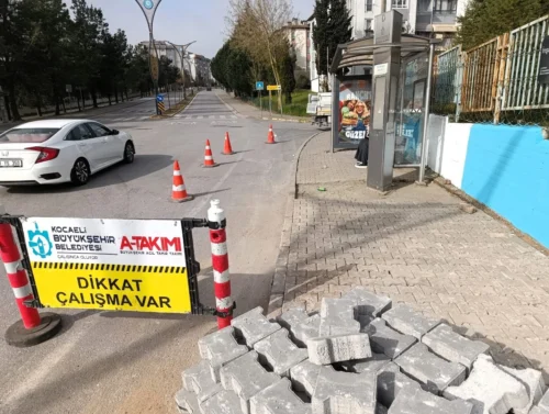 Kocaeli Büyükşehir’den İzmit 17 Ağustos Bulvarı’na Kapsamlı Asfalt ve Altyapı Yenilemesi