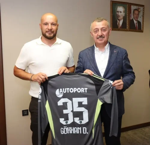 Kocaelispor Kaptanı Gökhan Değirmenci’den Başkan Büyükakın’a Duygusal Veda: Forma Hediye Edip Helallik İstedi