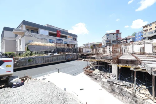 Dilovası Kent Meydanı Hızla Yükseliyor: Başkan Büyükakın Projeyi İnceledi