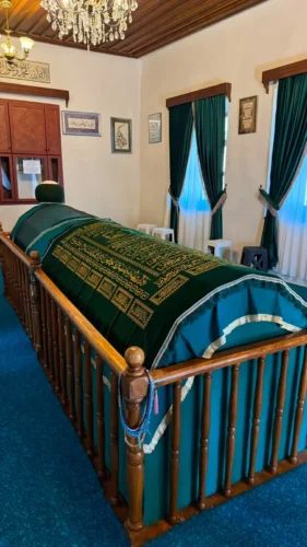Kocaeli Büyükşehir Gölcük Örcün Sultan Baba Türbesi’ni Baştan Sona Yeniledi