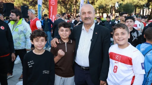 Gebze Kent Meydanı’nda Dünya Kupası Milli Maç Coşkusu: Dev Ekranda İzlenildi
