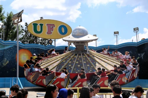 Kocaeli Karneval Şenliği: Gençlere Ücretsiz Lunapark Sürprizi
