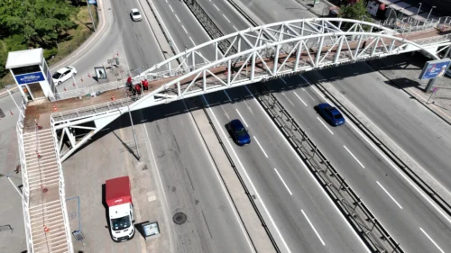 Kocaeli Büyükşehir, İzmit ve Kandıra Üst Geçitlerini Yeniliyor: Kapsamlı Bakım Devam Ediyor
