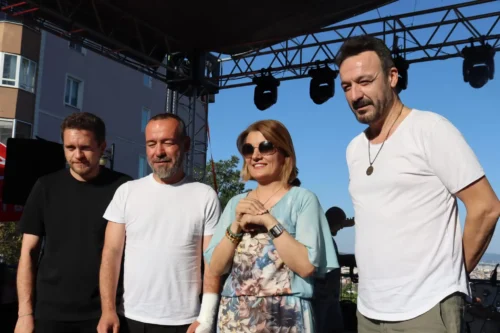 İzmit Belediye Başkanı Fatma Kaplan Hürriyet’ten Kafadar Konserine Davet: Akçakoca Meydanı’nda Kurtuluş Coşkusu