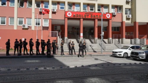 Kocaeli Cinsel İstismar İddialı Davada Tutukluluk Sürdü: Adliye Önü Cinayeti Bağlantısı