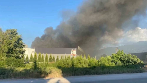 Kocaeli Kartepe Makine Parçası Fabrikası Yangını Söndürüldü: Can Kaybı Yok