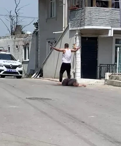 Kocaeli’de Eşini Sokak Ortasında Bıçaklayan Koca Teslim Oldu: Kadın Ağır Yaralı