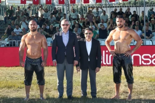 Kocaeli Sekapark Altınkemer Yağlı Güreşleri’nin Başpehlivanı Feyzullah Aktürk Oldu