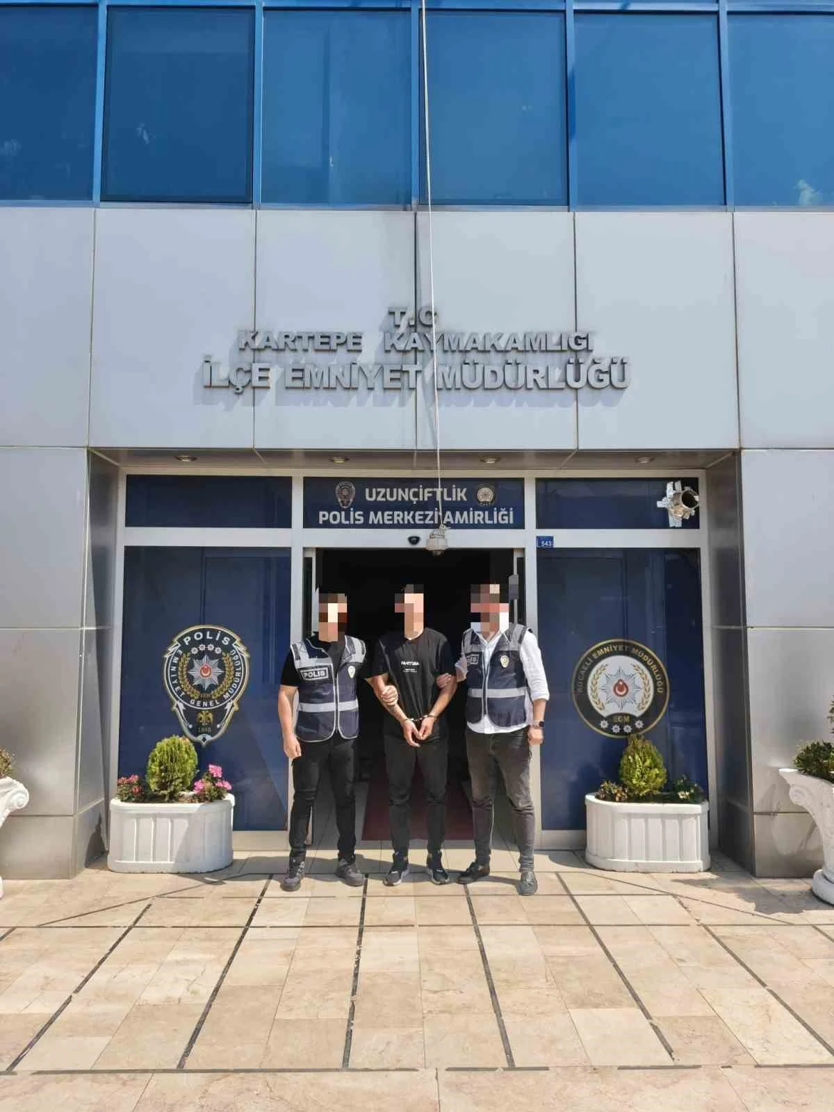 Kocaeli’de Cinayet Firarisi Yakalandı: Uyuşturucu, Silah ve Yüklü Miktarda Para Ele Geçti