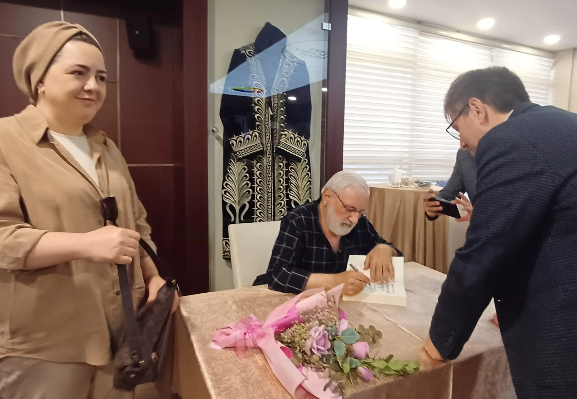 Mehmet Şensoy’dan "Kelimelerin Kimliği" Mehmet Şensoy’dan "Kelimelerin Kimliği"