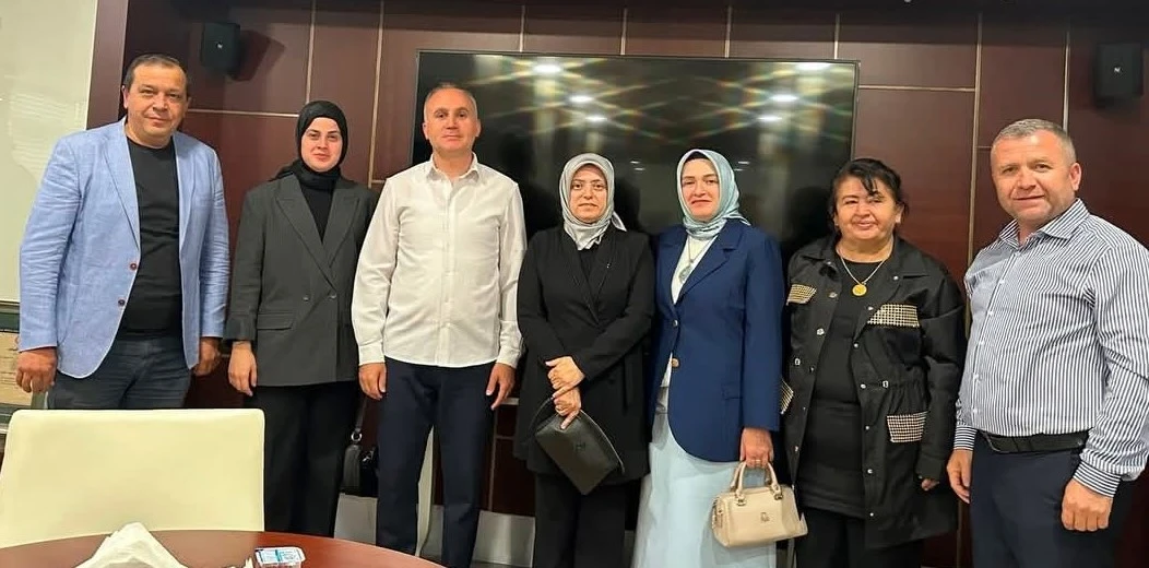 Mehmet Şensoy’dan "Kelimelerin Kimliği" Mehmet Şensoy’dan "Kelimelerin Kimliği"