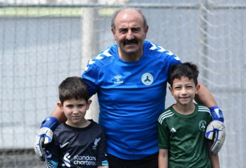 Gebze Beylikbağı Spor’un 62 Yaşındaki Kaleci Antrenörü Yunus Türlü Transferi Sosyal Medyada Viral Oldu