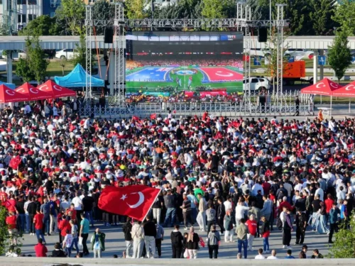 Kocaeli’de Milli Takım Dünya Kupası Maçı Coşkusu: Dev Ekranda Binlerce Taraftar