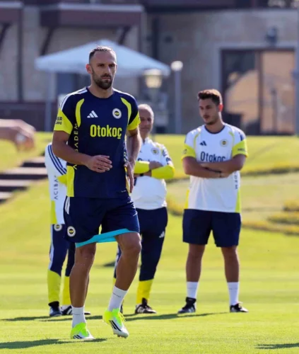 Fenerbahçe’de Vedat Muriqi Sakatlandı: Sağ Adalesinde Kısmi Yırtık Tespit Edildi