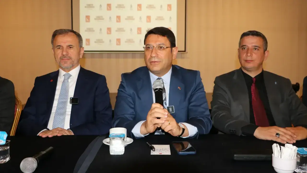 Saadet ve DEVA Partisi Milletvekillerinden Gebze'de Ortak Basın Açıklaması Saadet ve DEVA Partisi Milletvekillerinden Gebze'de Ortak Basın Açıklaması