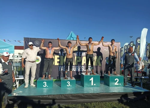 HEM ULUSAL HEM ULUSLARARASI ARENADA MADALYA YAĞMURU