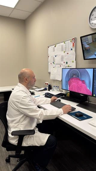 TÜRK BEYİN CERRAHI DÜNYANIN İLK 10’UNDA: PROF. DR. PEKER’DEN TARİHİ BAŞARI