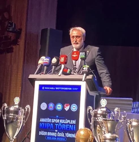 ŞAMPİYONLAR KUPALARINA KAVUŞTU