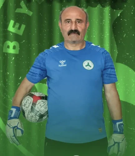 BEYLİKBAĞI SPOR KULÜBÜNDE KALECİ ANTRENÖRLÜĞÜNE
YUNUS TÜRLÜ GETİRİLDİ