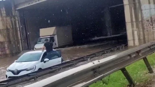 Kocaeli’de Sağanak Sel Baskını: Hayat Felç Oldu, Yollar Sular Altında Kaldı