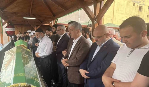 Kocaeli’de Feci Kaza: Baba ve Oğul Tıra Çarpan Otomobilde Can Verdi, Düğün Hayalleri Yarım Kaldı