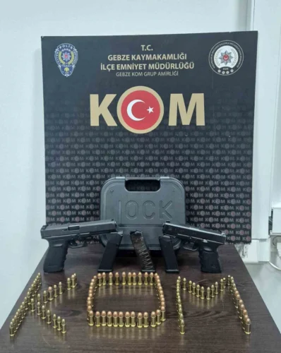 Gebze’de Silah Operasyonu: Ruhsatsız Tabancalar ve ‘Change’ Araç Ele Geçirildi