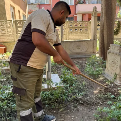Kocaeli Büyükşehir, İzmit Hüseyin Paşa Camii Tarihi Haziresi’ni Yeniledi