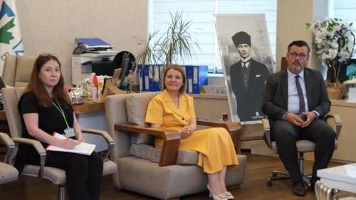 Fatma Kaplan Hürriyet, İzmit Halk Günü’nde Vatandaş Taleplerini Dinledi